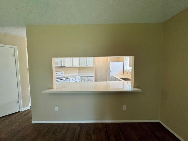 9831 Shell Rock Road, La Porte, TX 77571