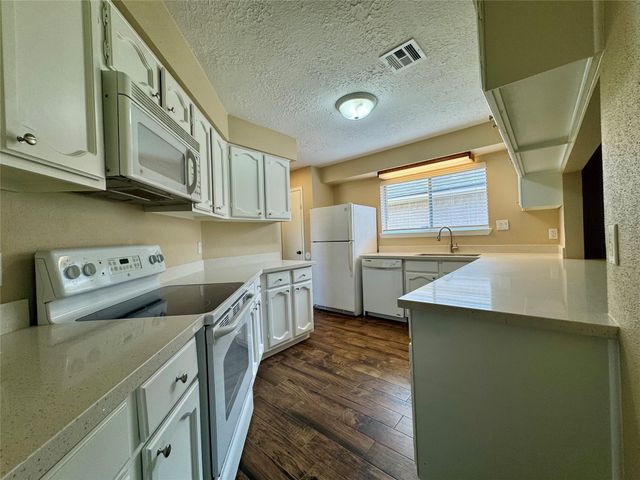 9831 Shell Rock Road, La Porte, TX 77571