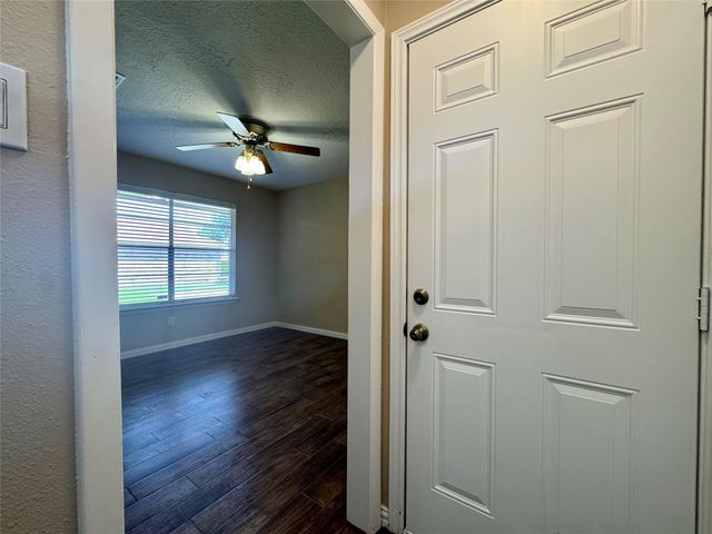 9831 Shell Rock Road, La Porte, TX 77571