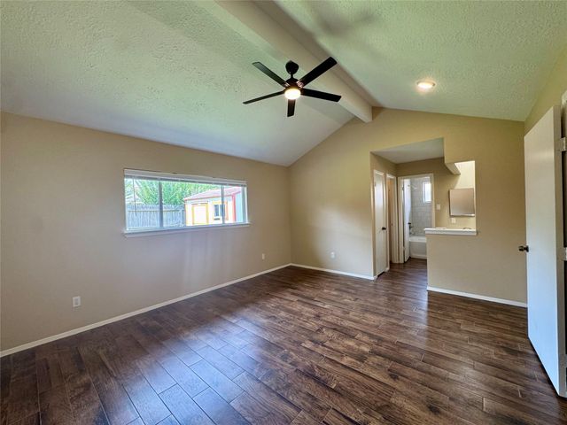 9831 Shell Rock Road, La Porte, TX 77571