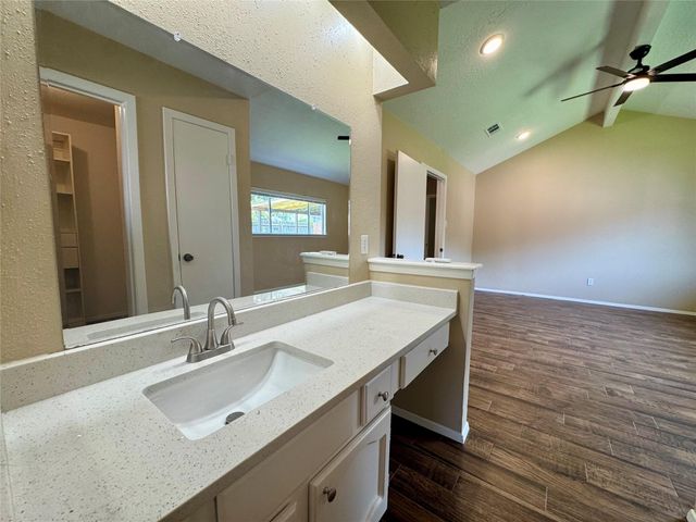 9831 Shell Rock Road, La Porte, TX 77571