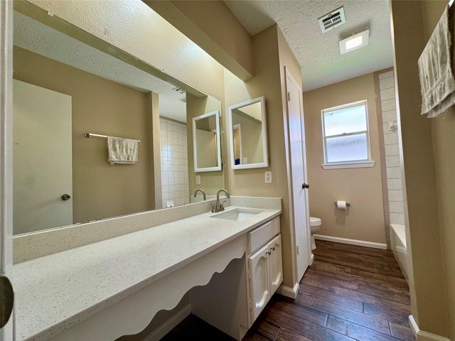 9831 Shell Rock Road, La Porte, TX 77571
