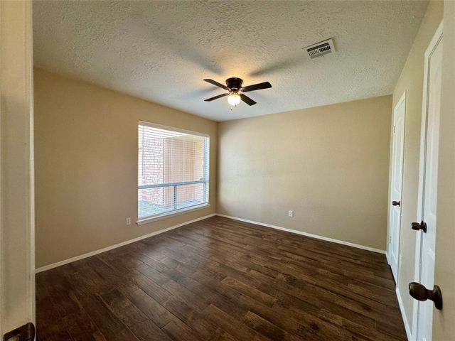 9831 Shell Rock Road, La Porte, TX 77571