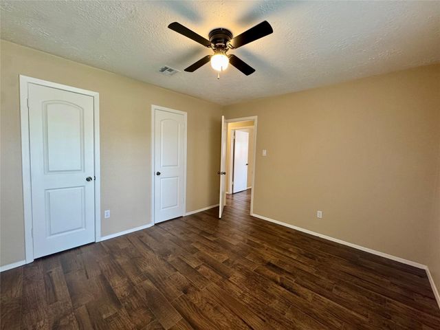 9831 Shell Rock Road, La Porte, TX 77571