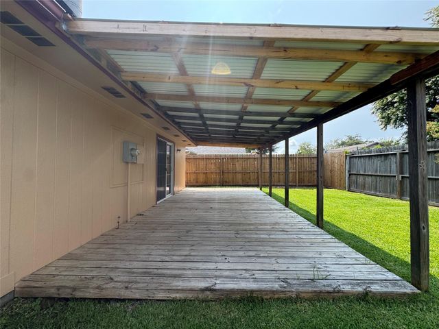 9831 Shell Rock Road, La Porte, TX 77571