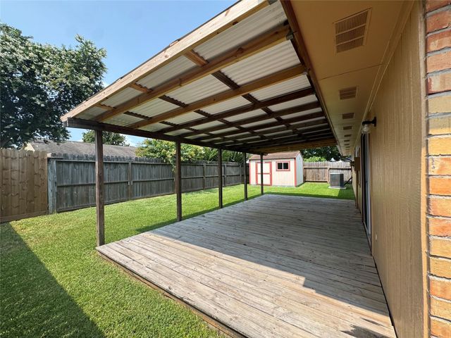 9831 Shell Rock Road, La Porte, TX 77571
