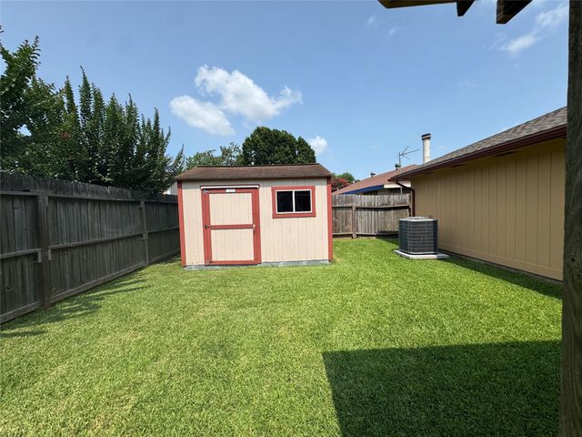 9831 Shell Rock Road, La Porte, TX 77571