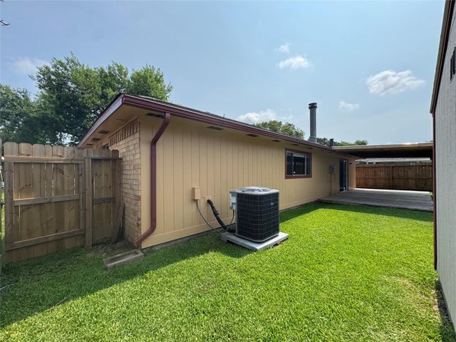 9831 Shell Rock Road, La Porte, TX 77571