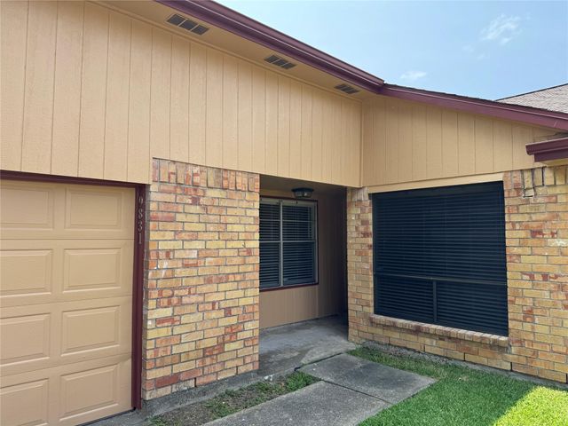9831 Shell Rock Road, La Porte, TX 77571