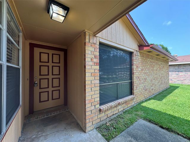 9831 Shell Rock Road, La Porte, TX 77571