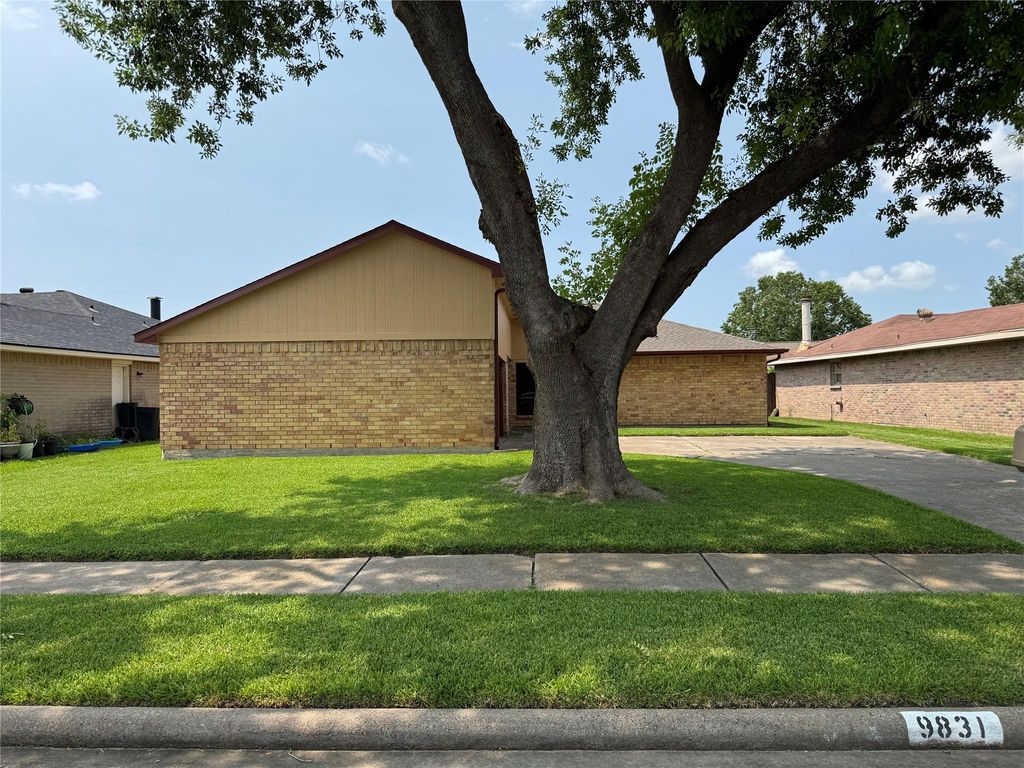 9831 Shell Rock Road, La Porte, TX 77571