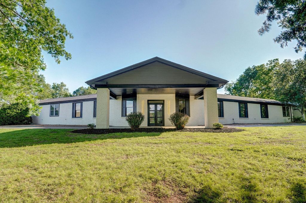 5021 South Farm Rd 137, Springfield, MO 65810