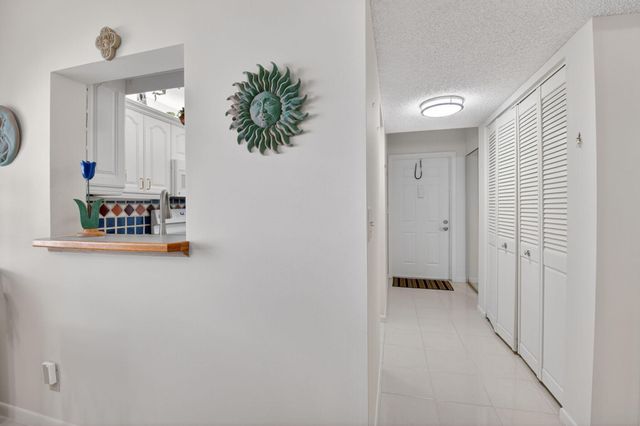 2935 SW 22nd Avenue 108, Delray Beach, FL 33445