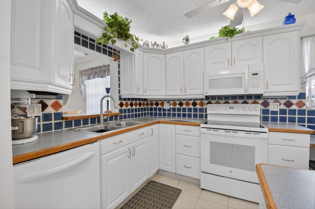 2935 SW 22nd Avenue 108, Delray Beach, FL 33445