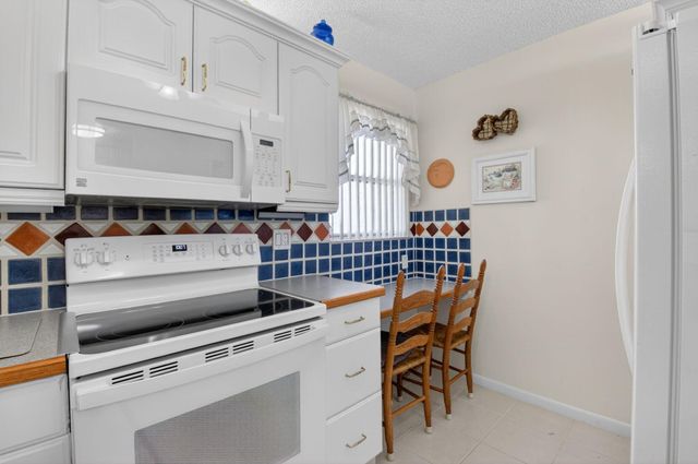 2935 SW 22nd Avenue 108, Delray Beach, FL 33445