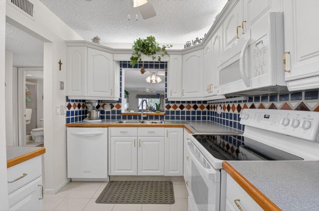 2935 SW 22nd Avenue 108, Delray Beach, FL 33445
