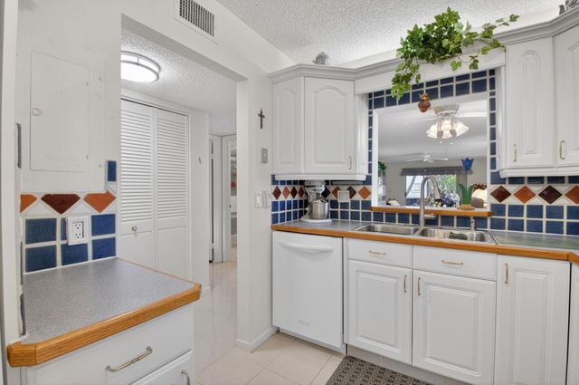 2935 SW 22nd Avenue 108, Delray Beach, FL 33445