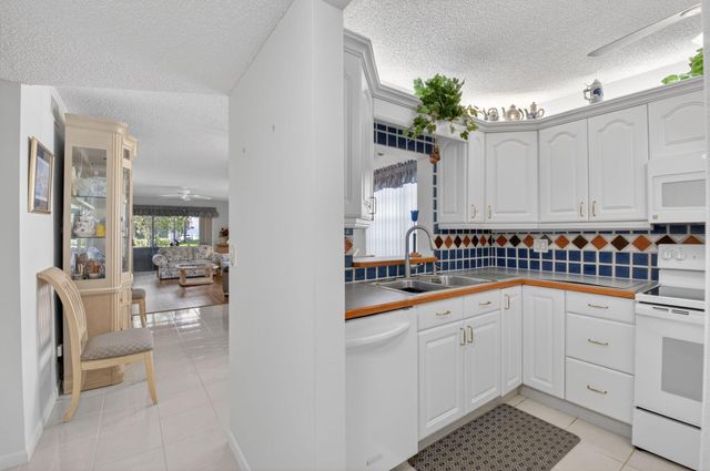 2935 SW 22nd Avenue 108, Delray Beach, FL 33445