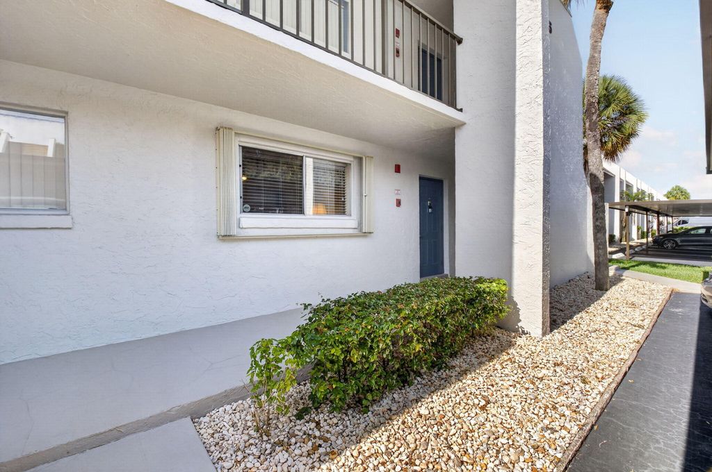 2935 SW 22nd Avenue 108, Delray Beach, FL 33445