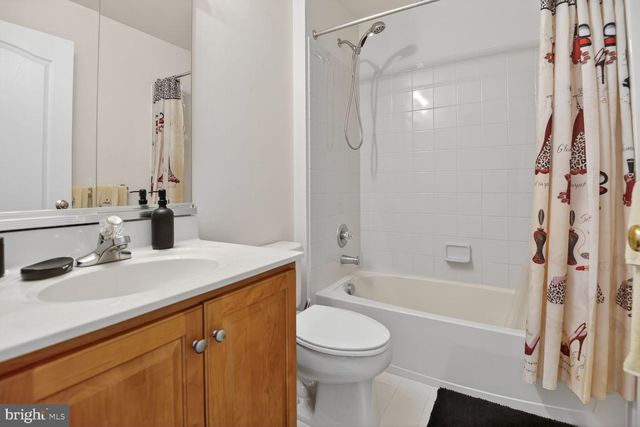 25252 LYON TER, Chantilly, VA 20152