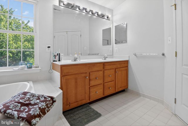 25252 LYON TER, Chantilly, VA 20152