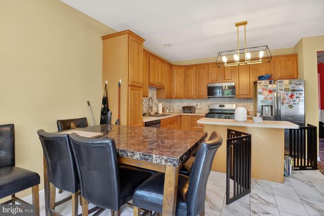 25252 LYON TER, Chantilly, VA 20152