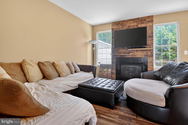 25252 LYON TER, Chantilly, VA 20152