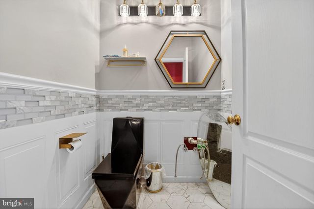 25252 LYON TER, Chantilly, VA 20152