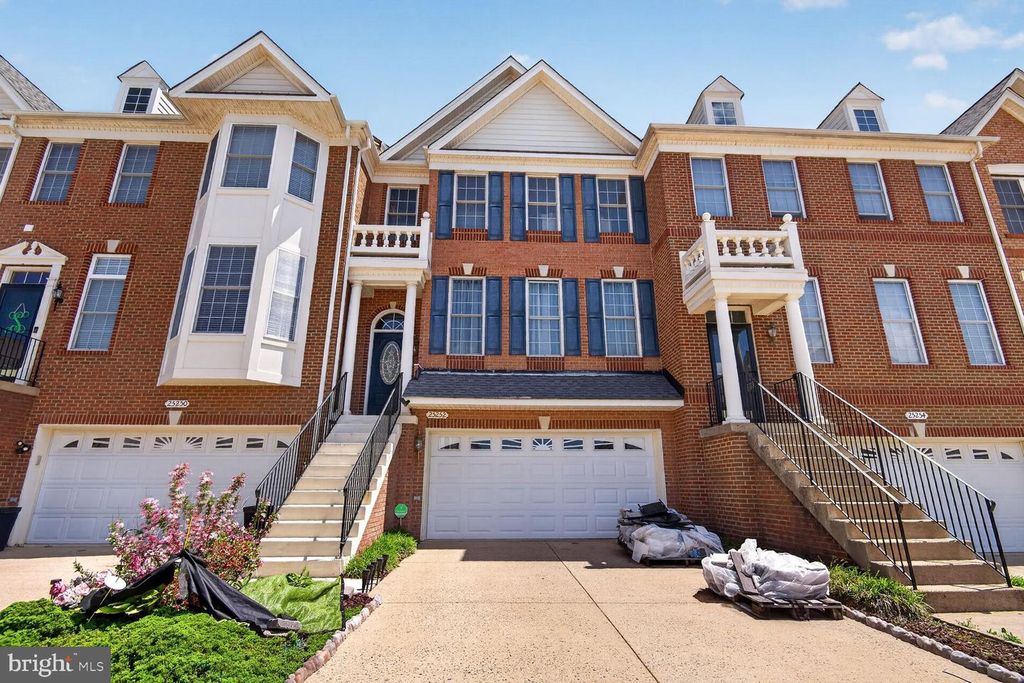 25252 LYON TER, Chantilly, VA 20152