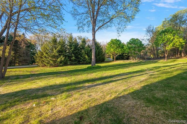 1585 Houghton Trail, Ortonville, MI 48462