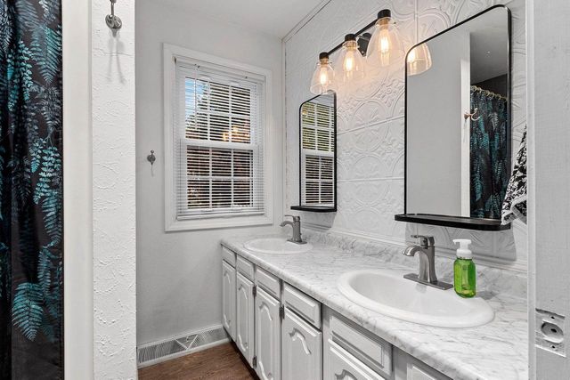 2344 OAKWOOD AVENUE, Green Bay, WI 54301