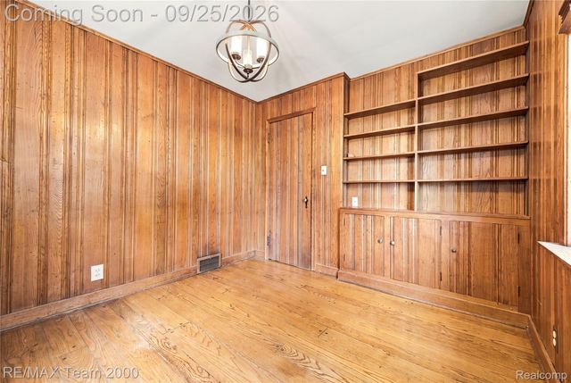 24616 Fairmount Drive, Dearborn, MI 48124