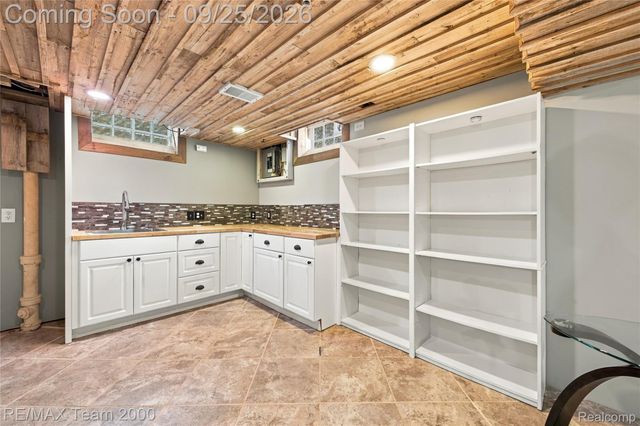 24616 Fairmount Drive, Dearborn, MI 48124
