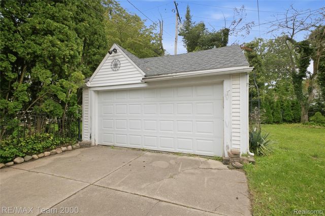 24616 Fairmount Drive, Dearborn, MI 48124