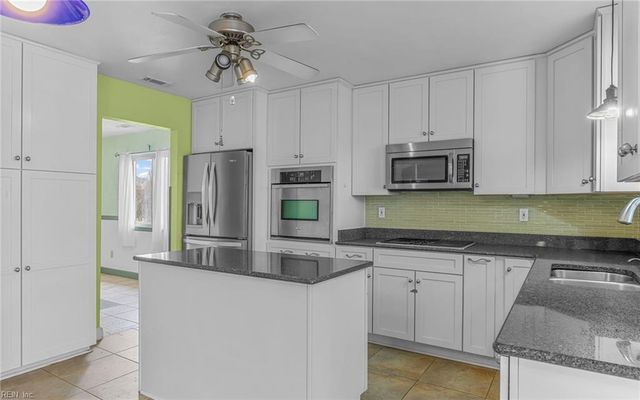 941 Storm Lake DR, Virginia Beach, VA 23454