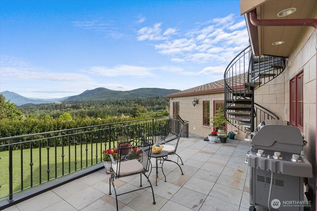36315 SE Saint Andrews Lane, Snoqualmie, WA 98065