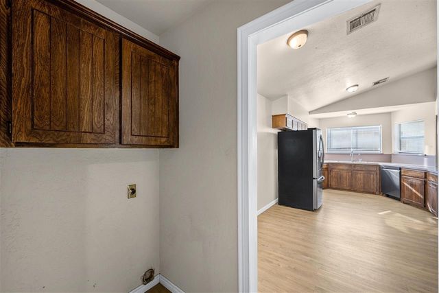 3904 SW Parkridge Blvd, Lawton, OK 73505