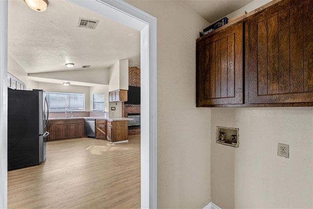 3904 SW Parkridge Blvd, Lawton, OK 73505