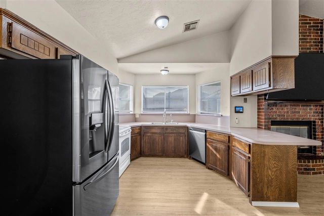 3904 SW Parkridge Blvd, Lawton, OK 73505