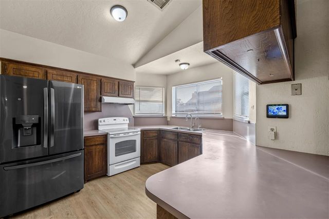 3904 SW Parkridge Blvd, Lawton, OK 73505