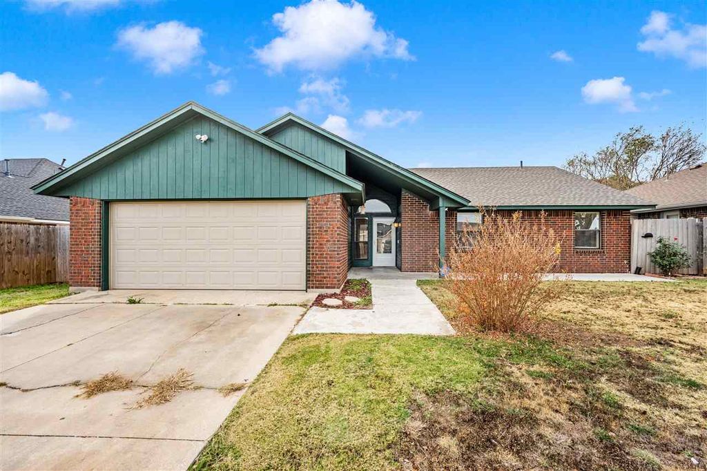 3904 SW Parkridge Blvd, Lawton, OK 73505