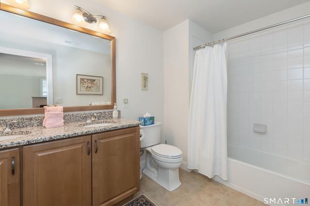 2 Arrowwood Court 2, Middlebury, CT 06762