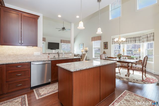 2 Arrowwood Court 2, Middlebury, CT 06762