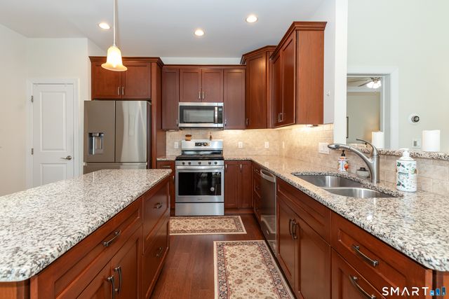 2 Arrowwood Court 2, Middlebury, CT 06762