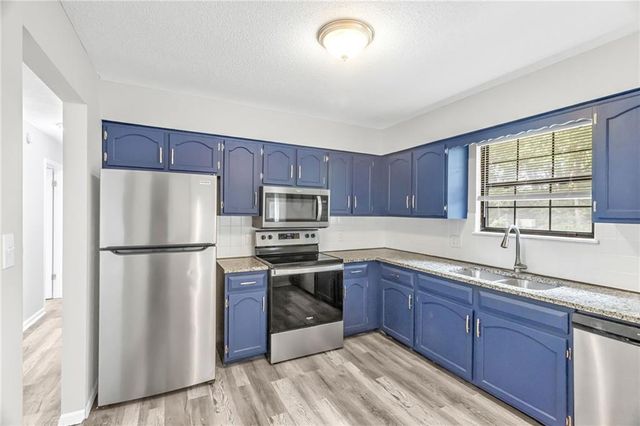 1405 N Millburn Avenue, Independence, MO 64056