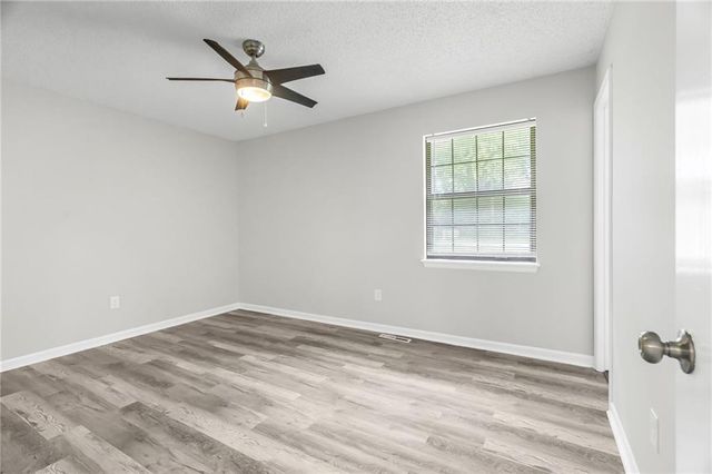 1405 N Millburn Avenue, Independence, MO 64056