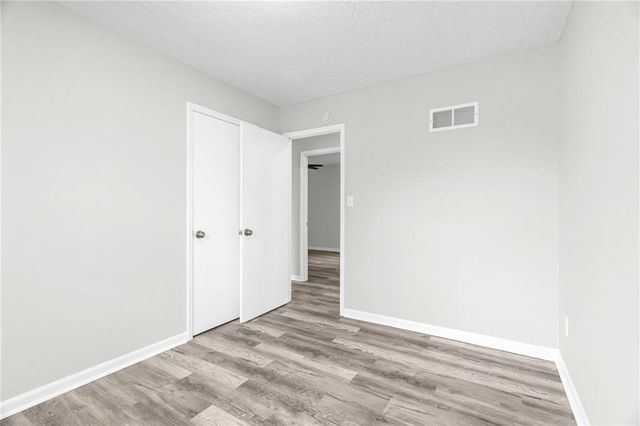 1405 N Millburn Avenue, Independence, MO 64056