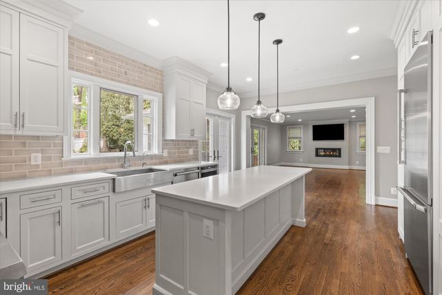 4905 DORSET AVE, Chevy Chase, MD 20815