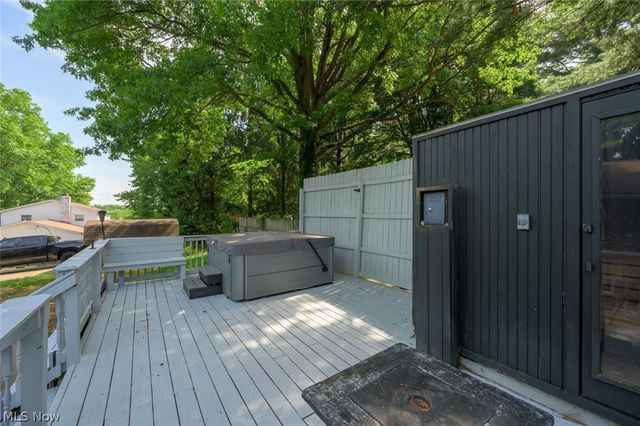 8560 Glennridge Avenue NW, Clinton, OH 44216
