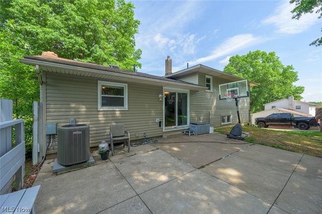 8560 Glennridge Avenue NW, Clinton, OH 44216